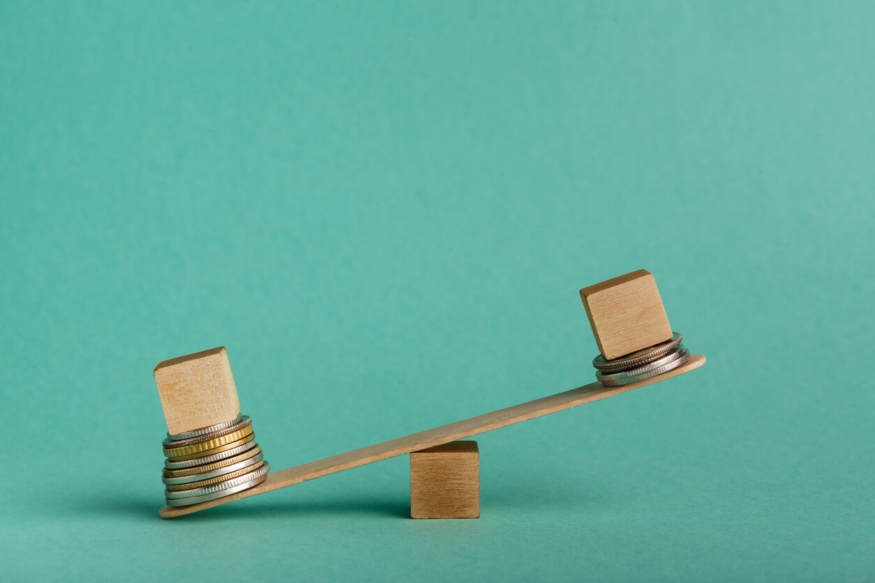 How do cash flow gaps affect cash management?